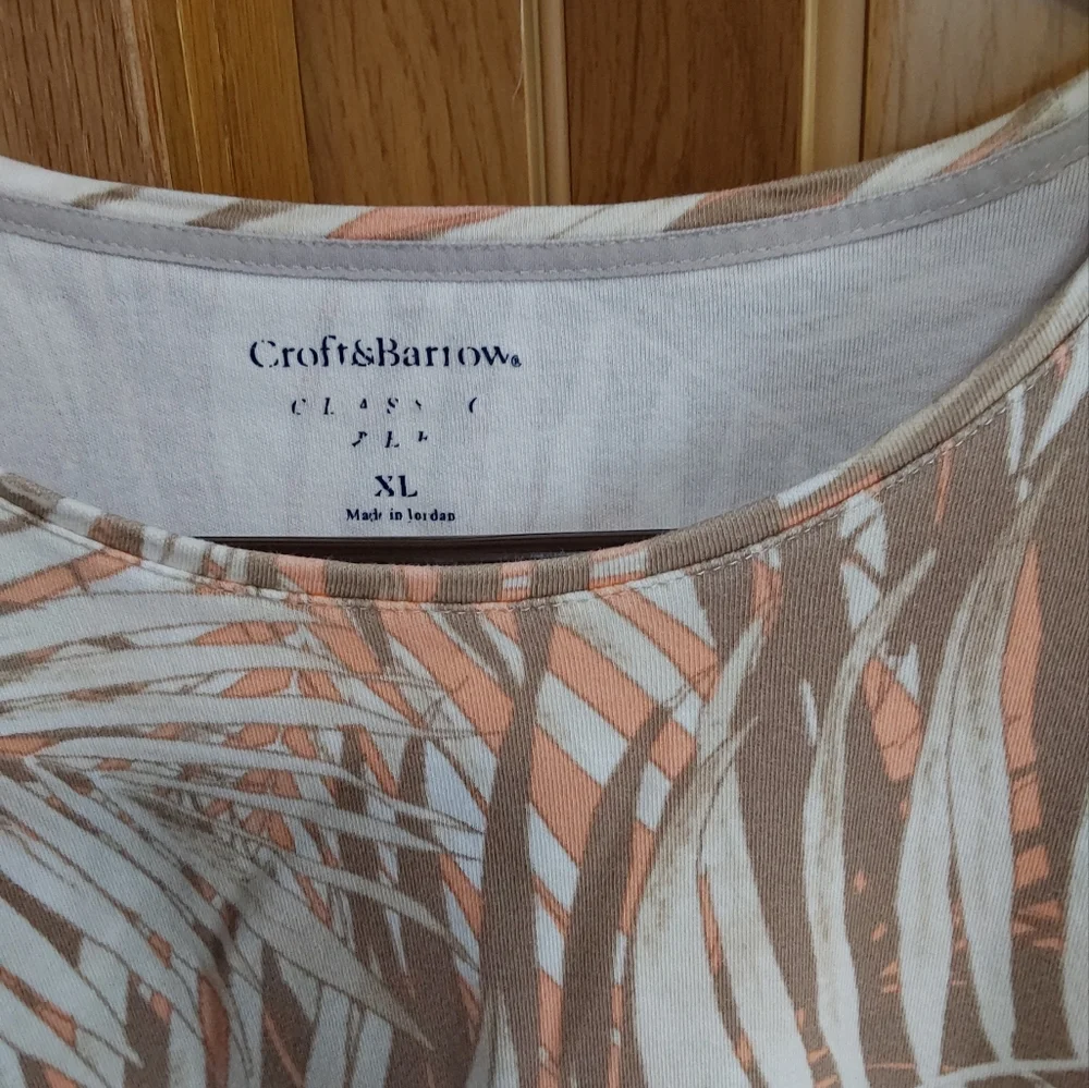 Top - Picture 2 of 2